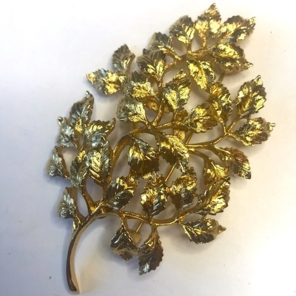 Brooch Goldtone Leaf Design